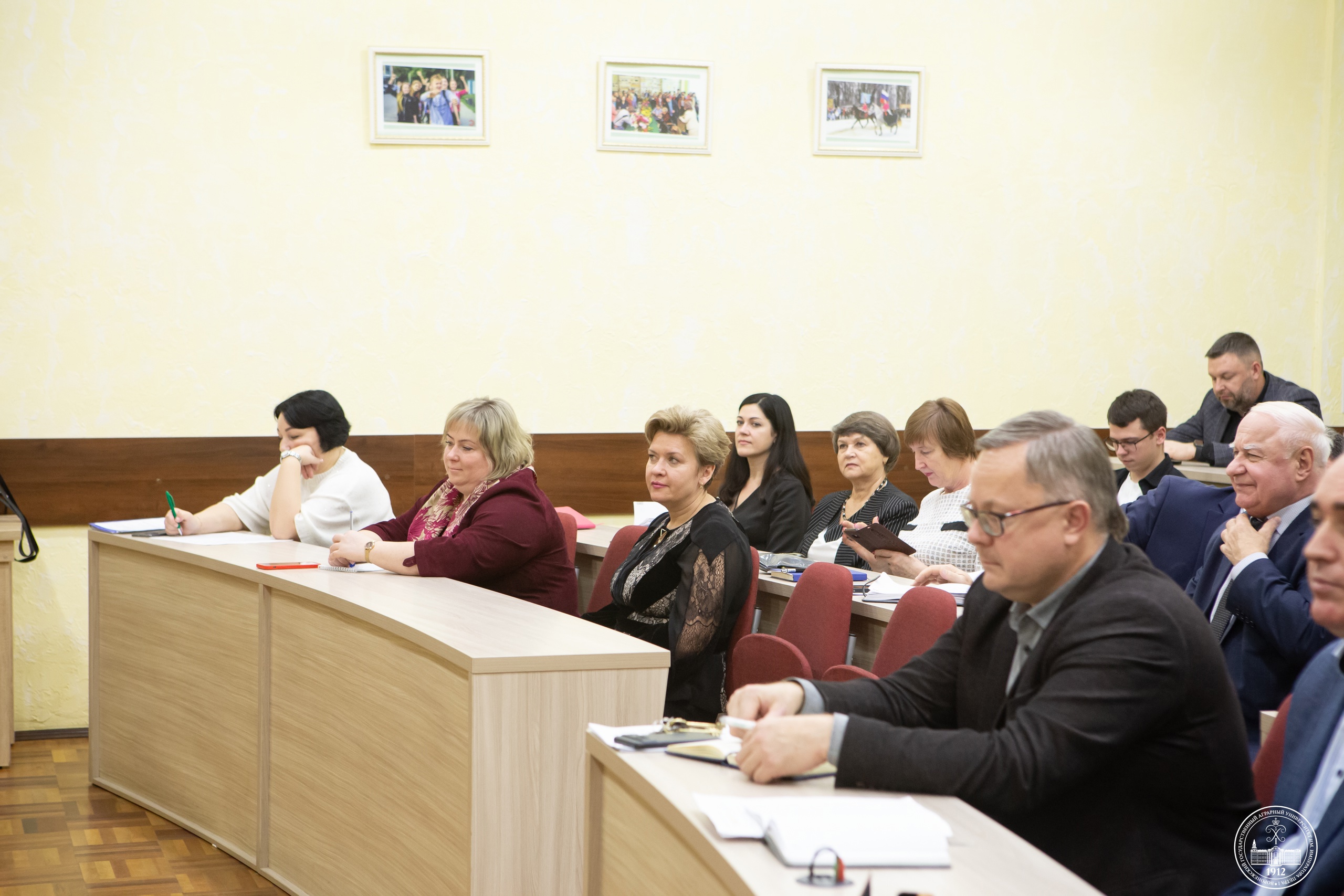 УЧЕНЫЙ СОВЕТ НАЧИНАЕТСЯ С НАГРАЖДЕНИЙ