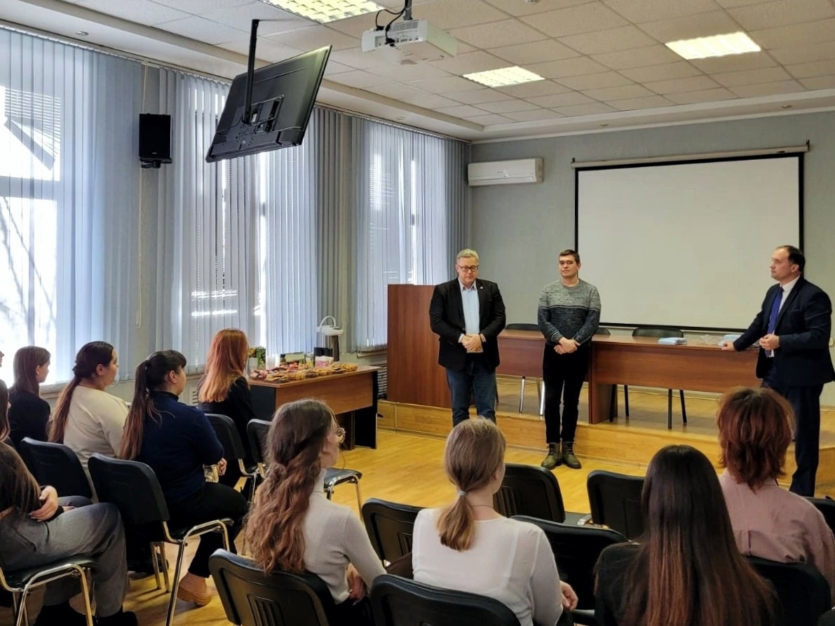 ВОРОНЕЖСКИЙ ГАУ ПРОВЁЛ ЗАНЯТИЯ В АГРОКЛАССАХ МБОУ СОШ №2 ИМЕНИ М.И. ТРЕТЬЯКОВОЙ СЕЛА ДОБРОЕ ЛИПЕЦКОЙ ОБЛАСТИ