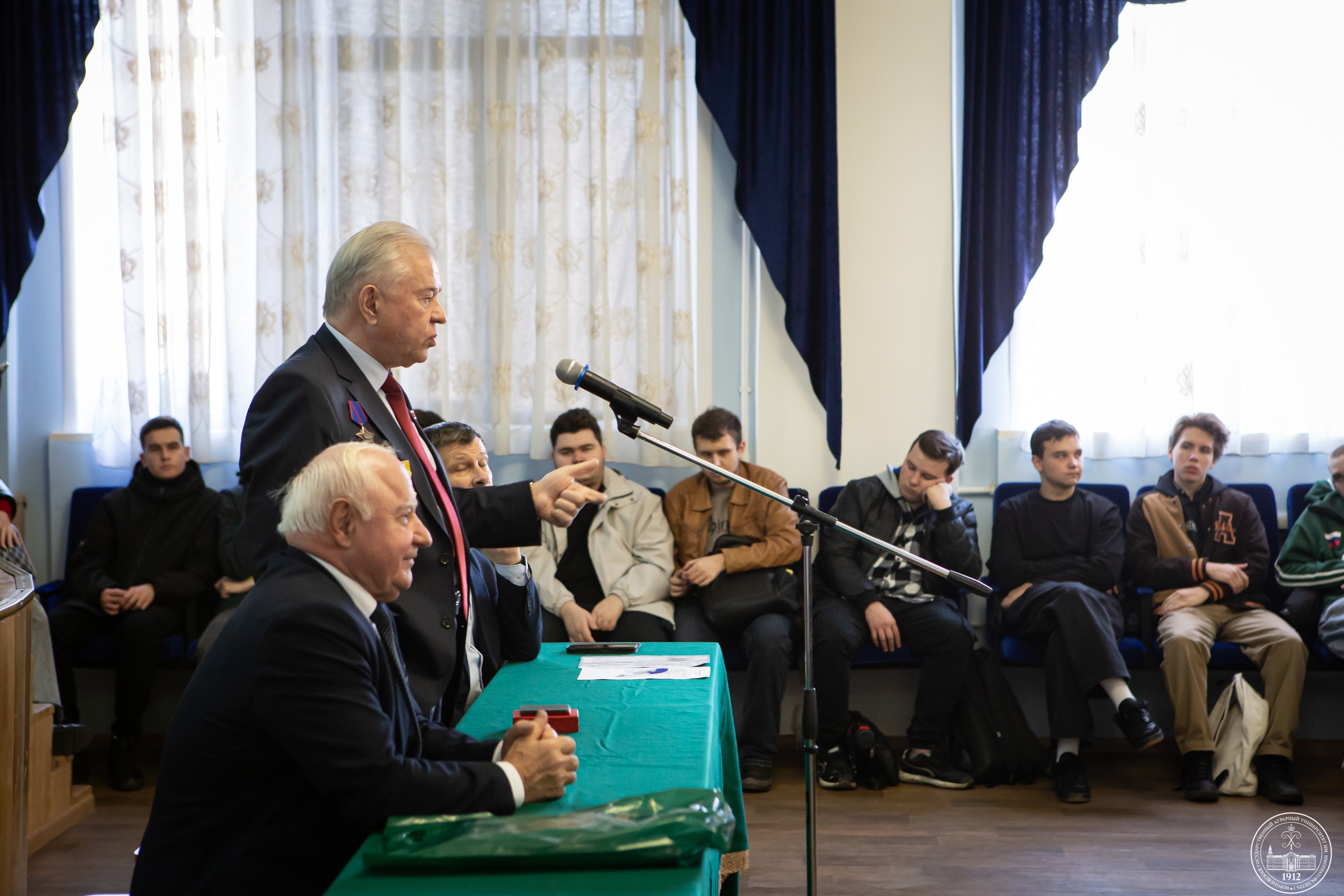 ВСТРЕЧА С ВЫДАЮЩИМСЯ ВЫПУСКНИКОМ ИВАНОМ ДМИТРИЕВИЧЕМ ОБРАЗЦОВЫМ