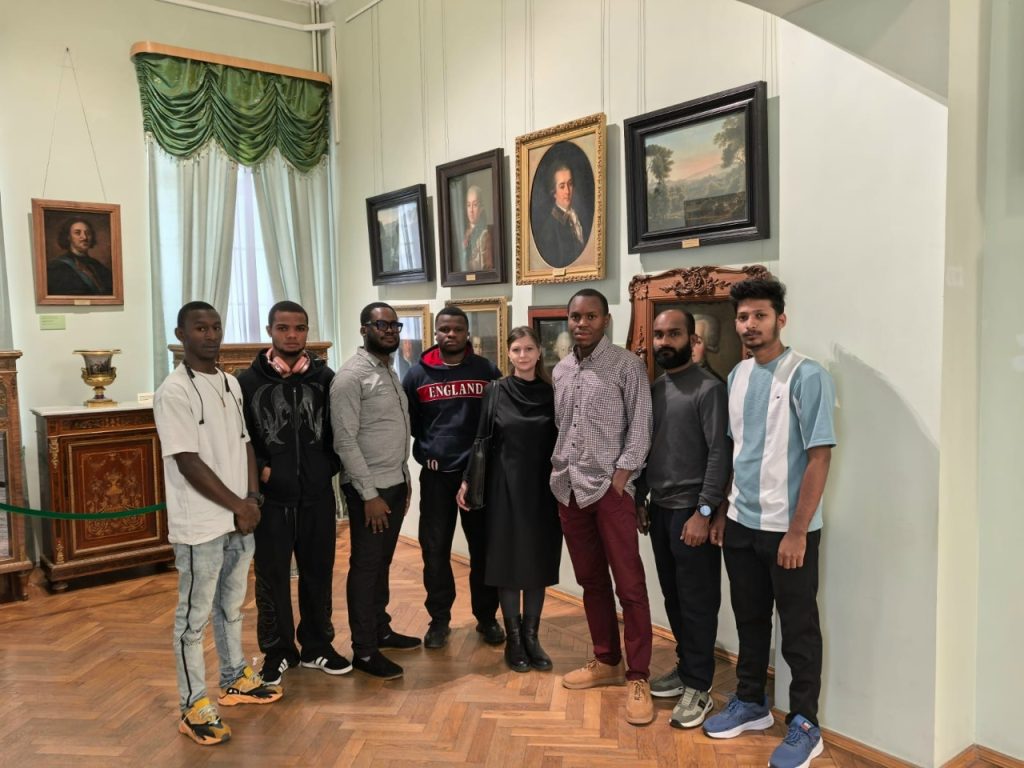 СЛУШАТЕЛИ ПОДГОТОВИТЕЛЬНОГО ОТДЕЛЕНИЯ ДЛЯ ИНОСТРАННЫХ ГРАЖДАН В МУЗЕЕ «И.Н. КРАМСКОГО»