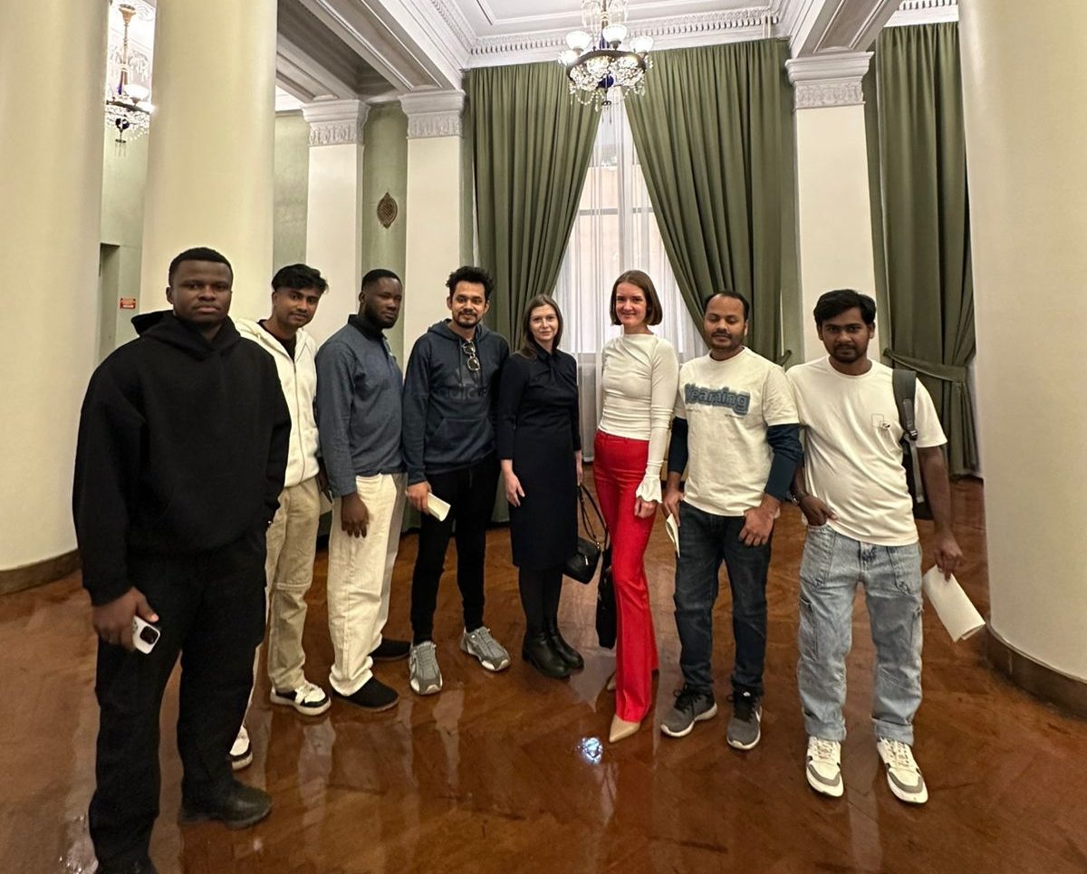 СЛУШАТЕЛИ ПОДГОТОВИТЕЛЬНОГО ОТДЕЛЕНИЯ ДЛЯ ИНОСТРАННЫХ ГРАЖДАН ВГАУ ПОСЕТИЛИ ВОРОНЕЖСКИЙ ТЕАТР ОПЕРЫ И БАЛЕТА