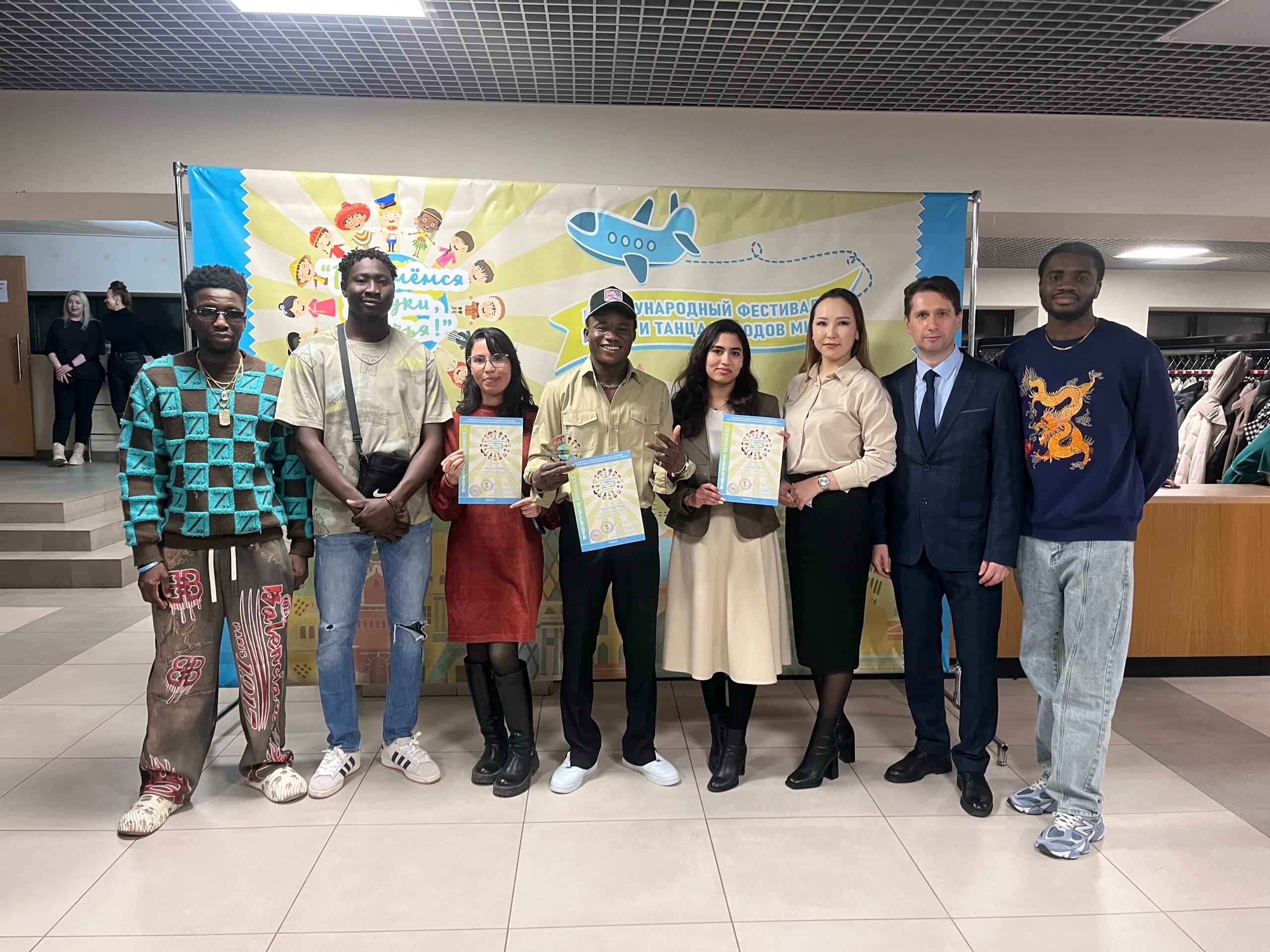 НАГРАЖДЕНИЕ ЛАУРЕАТОВ МЕЖДУНАРОДНОГО ФЕСТИВАЛЯ