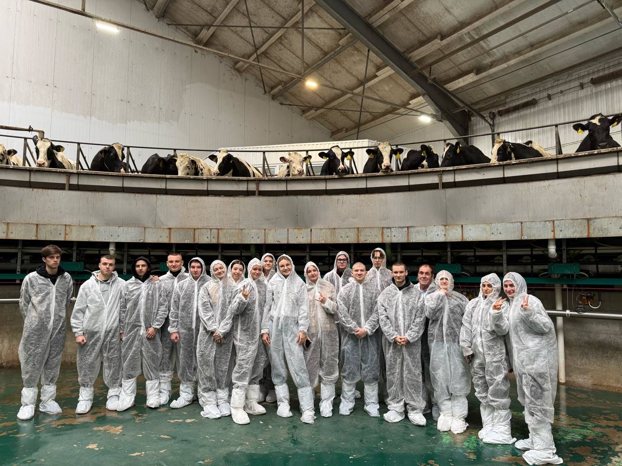 ПОЕЗДКА В «ЭКОНИВУ» ОБУЧАЮЩИХСЯ ВО ВГАУ