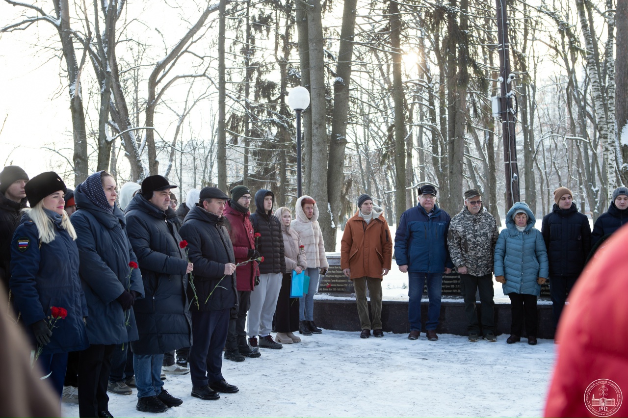 83-Я ГОДОВЩИНА ОСВОБОЖДЕНИЯ ВОРОНЕЖА: ВГАУ ПОЧТИЛ ПАМЯТЬ ГЕРОЕВ