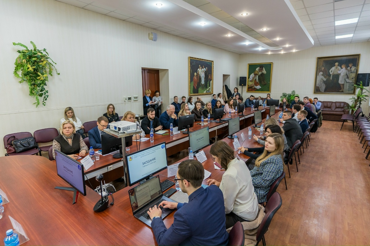 ВИЦЕ-ГУБЕРНАТОР ИГОРЬ ЛОТКОВ ОБСУДИЛ С МОЛОДЫМИ УЧЁНЫМИ ВЫЗОВЫ ЧЕТВЁРТОЙ ПРОМЫШЛЕННОЙ РЕВОЛЮЦИИ