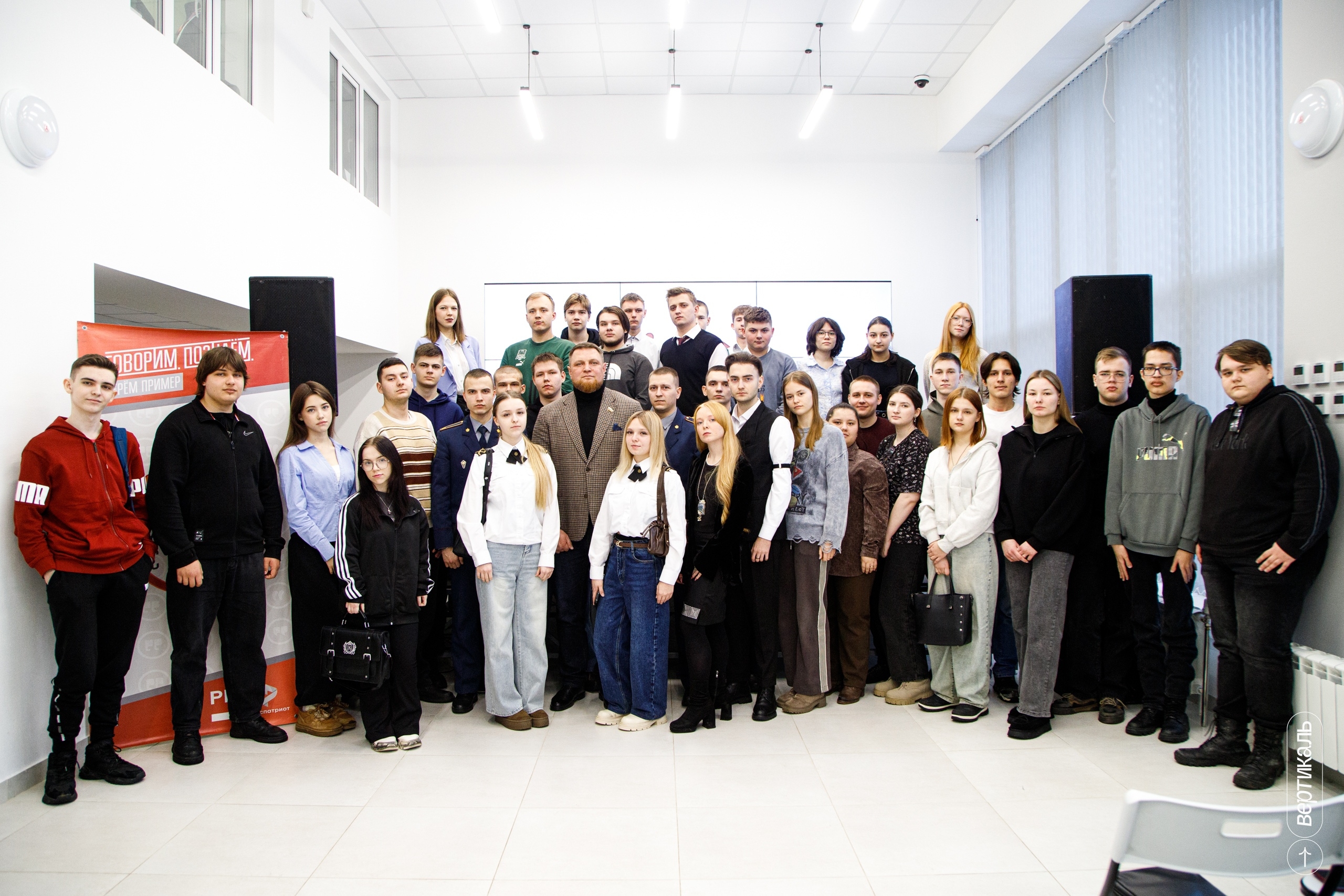 СТУДЕНТЫ ВГАУ ВСТРЕТИЛИСЬ С КАВАЛЕРОМ ОРДЕНА МУЖЕСТВА ДЕНИСОМ РУБАЩЕНКО