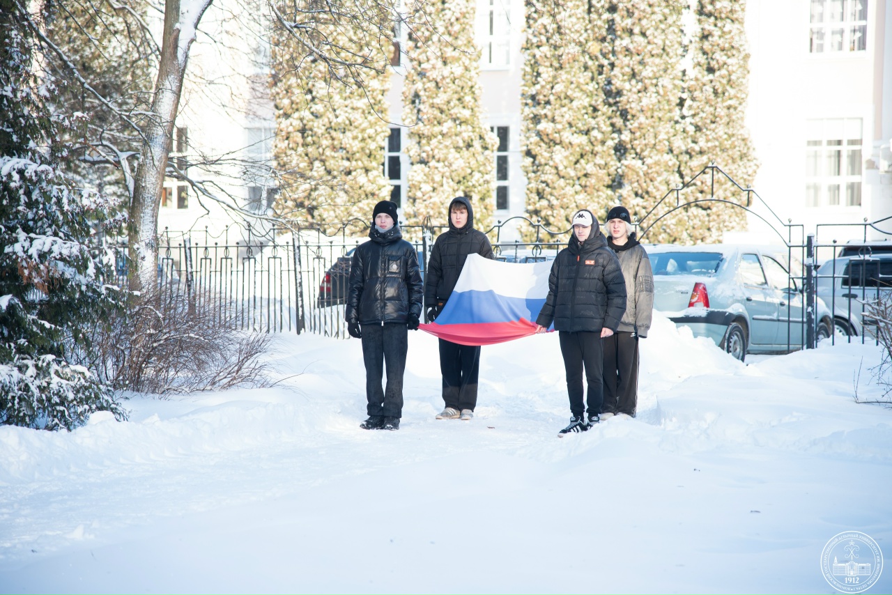 ПОДНЯТИЕ ФЛАГА КО ДНЮ ЗАЩИТНИКА ОТЕЧЕСТВА