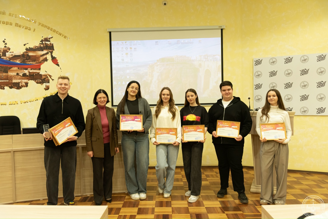 УЧЕНЫЙ СОВЕТ НАЧИНАЕТСЯ С НАГРАЖДЕНИЙ