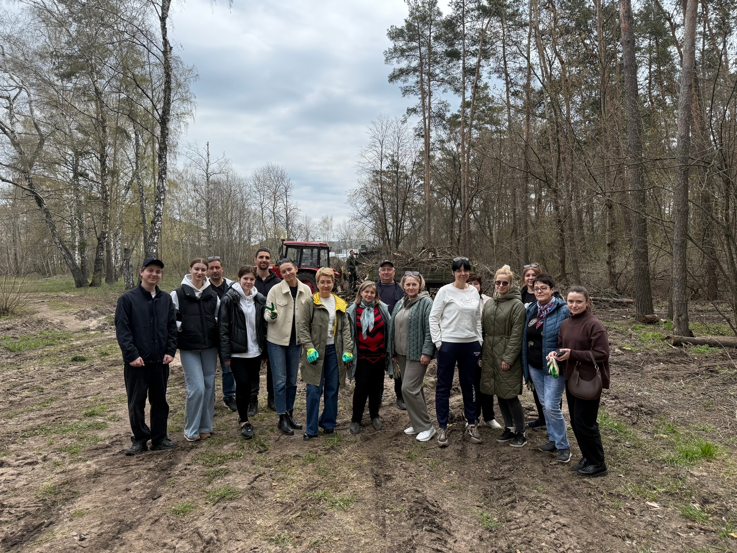 СОТРУДНИКИ ВГАУ ВЫШЛИ НА БЛАГОУСТРОЙСТВО ТЕРРИТОРИИ