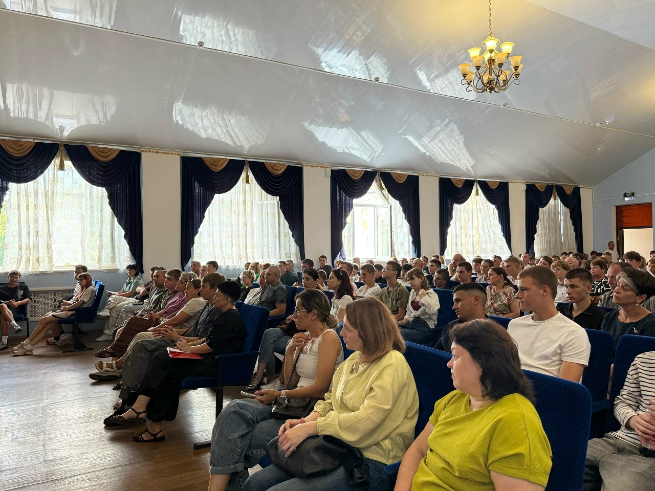 С СЕГОДНЯШНЕГО ДНЯ ВО ВГАУ СТАРТОВАЛИ СОБРАНИЯ АБИТУРИЕНТОВ С ДЕКАНАТАМИ