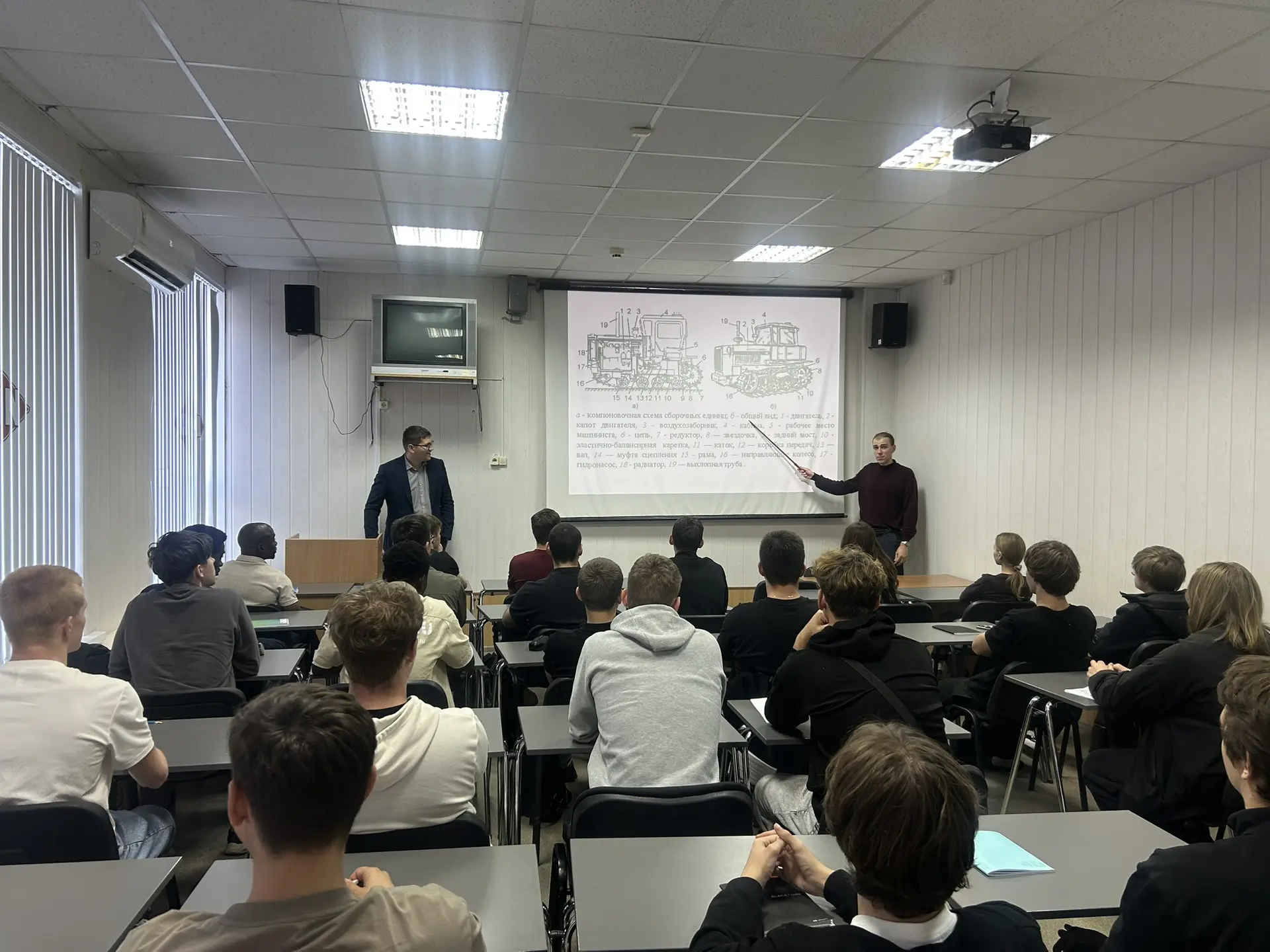 НОВЫЙ НАБОР БОЙЦОВ СТУДЕНЧЕСКИХ СТРОИТЕЛЬНЫХ ОТРЯДОВ ПРИСТУПИЛ К ОБУЧЕНИЮ В ВОРОНЕЖСКОМ ГАУ