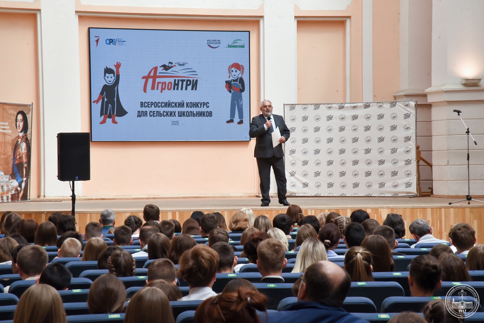 ВСПАХАТЬ ПОЛЕ АГРОРОБОТОМ И НАЛОЖИТЬ ШВЫ. В ВОРОНЕЖЕ ПРОШЁЛ ПОЛУФИНАЛ КОНКУРСА «АГРОНТРИ»
