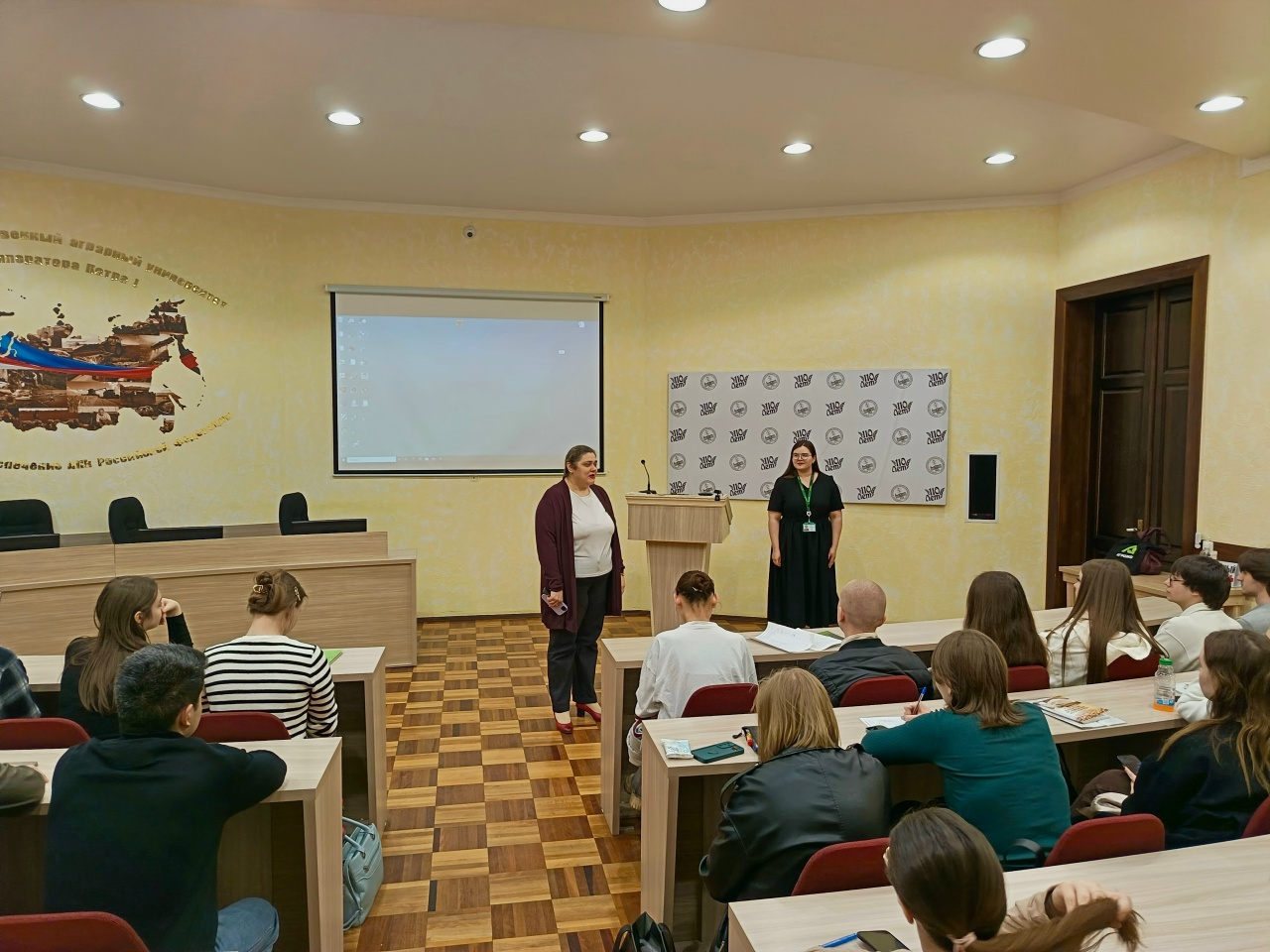 СТУДЕНТЫ ТЕХНОЛОГИЧЕСКОГО ФАКУЛЬТЕТА ВСТРЕТИЛИСЬ С ПОТЕНЦИАЛЬНЫМ РАБОТОДАТЕЛЕМ ГК «АГРОЭКО»