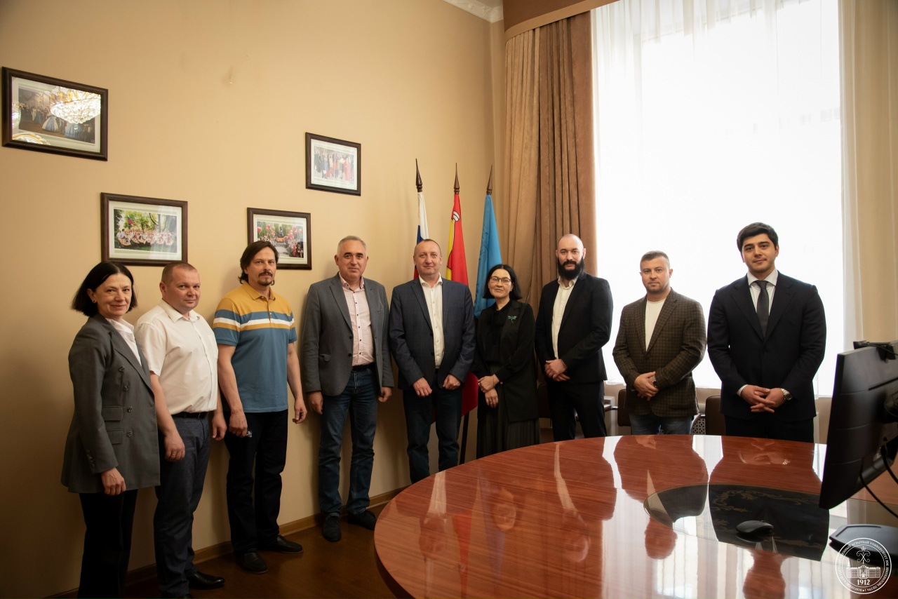 ВРЕМЯ ПАРТНЕРСКИХ ВИЗИТОВ: ВСТРЕЧА ВГАУ, ПГАУ И ГК «ДАМАТЕ»