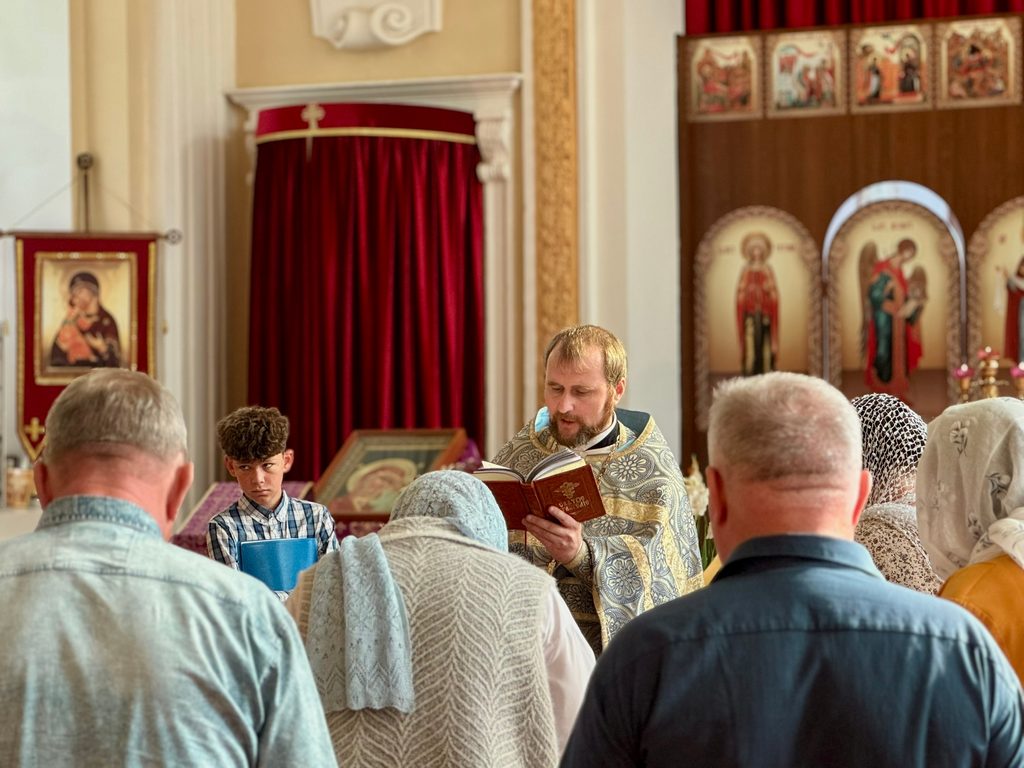 МОЛЕБЕН И БОЖЕСТВЕННАЯ ЛИТУРГИЯ В ЧЕСТЬ ВОЗДВИЖЕНИЯ ЧЕСТНОГО И ЖИВОТВОРЯЩЕГО КРЕСТА ГОСПОДНЯ
