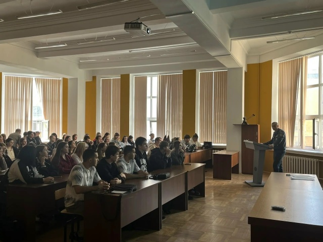 БЕЗОПАСНОСТЬ НАЧИНАЕТСЯ СО ЗНАНИЙ: ВСТРЕЧА СТУДЕНТОВ ВГАУ СО СПЕЦИАЛИСТОМ МЧС РОССИИ