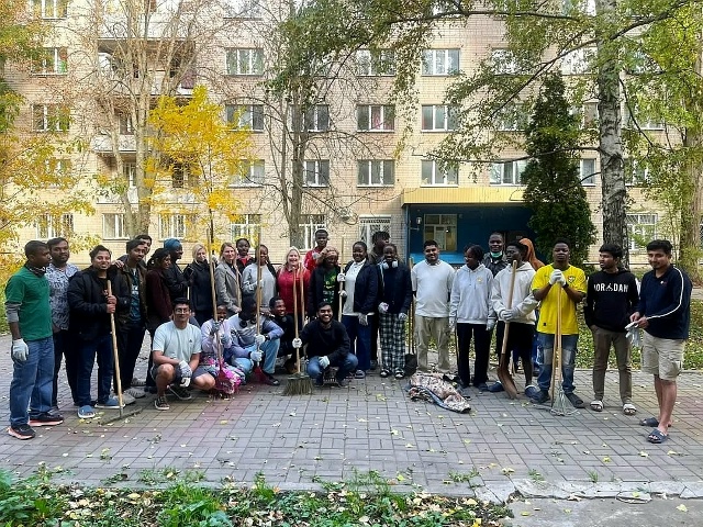 ИНОСТРАННЫЕ СЛУШАТЕЛИ ВГАУ ПРИНЯЛИ УЧАСТИЕ В УБОРКЕ ТЕРРИТОРИИ УНИВЕРСИТЕТА